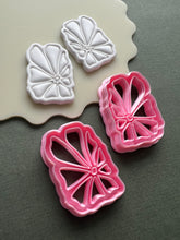 Load image into Gallery viewer, Matisse abstract flower (large) polymer clay cutter
