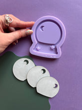 Load image into Gallery viewer, Day 10 - Mystic ball mirror mould
