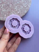Load image into Gallery viewer, Mistletoe wreath silicone mould