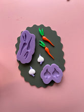 Load image into Gallery viewer, Domed vegetable moulds (carrots & garlic)