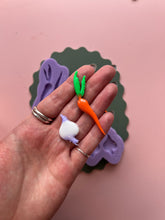 Load image into Gallery viewer, Domed vegetable moulds (carrots & garlic)