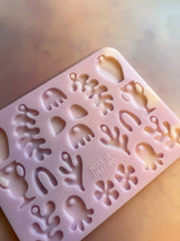Load image into Gallery viewer, Floral Domed Matisse Palette silicone mould