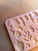 Load image into Gallery viewer, Zig Zags Domed Matisse Palette Silicone Mould