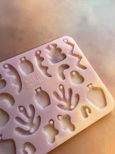 Load image into Gallery viewer, Zig Zags Domed Matisse Palette Silicone Mould
