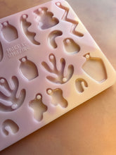 Load image into Gallery viewer, Zig Zags Domed Matisse Palette Silicone Mould