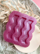 Load image into Gallery viewer, Wavy clip hair clip silicone mould - domed effect