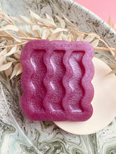 Load image into Gallery viewer, Wavy clip hair clip silicone mould - domed effect