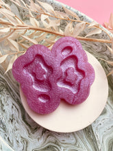 Load image into Gallery viewer, Wavy oval earring mould - domed effect