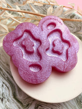 Load image into Gallery viewer, Wavy oval earring mould - domed effect