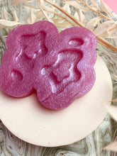 Load image into Gallery viewer, Wavy oval earring mould - domed effect