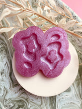 Load image into Gallery viewer, Wavy oval earring mould - domed effect