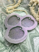 Load image into Gallery viewer, Large cheese plant monstera leaf decoration/keyring silicone mould