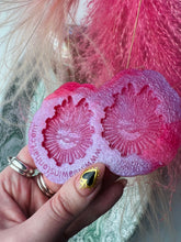 Load image into Gallery viewer, Large sacred heart with thorns mould - valentines mould