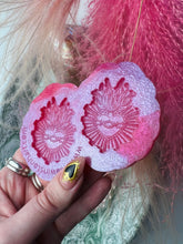 Load image into Gallery viewer, Large sacred heart with thorns mould - valentines mould