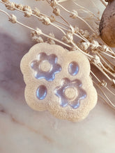 Load image into Gallery viewer, Flower drop silicone mould - pre domed effect