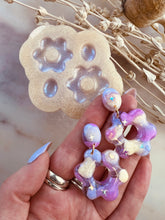 Load image into Gallery viewer, Flower drop silicone mould - pre domed effect