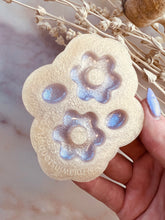Load image into Gallery viewer, Flower drop silicone mould - pre domed effect
