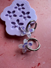 Load image into Gallery viewer, Domed daisy hoop charm mould
