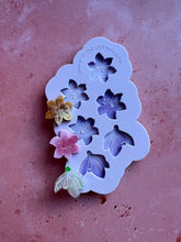 Load image into Gallery viewer, Spring floral trio mould
