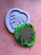 Load image into Gallery viewer, Monstera leaf pocket mirror mould
