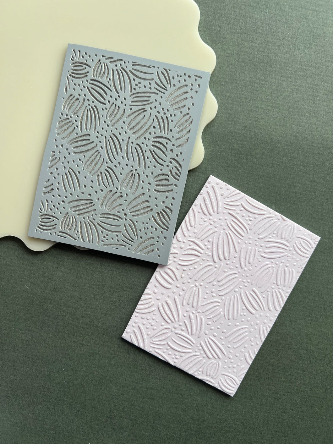 Abstract lines & dots rubber texture mat
