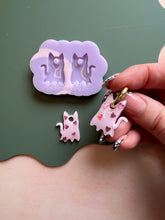 Load image into Gallery viewer, Ghost cat hoop charm mould - Party night exclusive!
