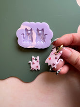 Load image into Gallery viewer, Ghost cat hoop charm mould - Party night exclusive!
