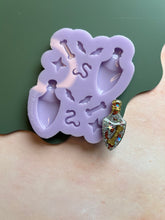 Load image into Gallery viewer, Potion bottle with additions mould - Party night exclusive!
