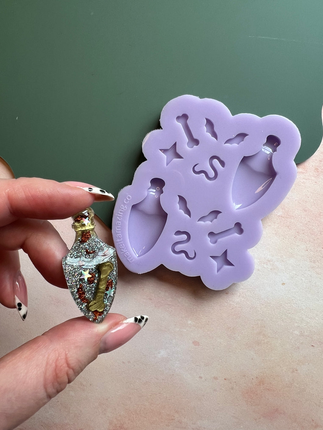 Potion bottle with additions mould - Party night exclusive!
