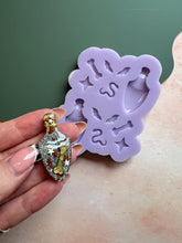 Load image into Gallery viewer, Potion bottle with additions mould - Party night exclusive!
