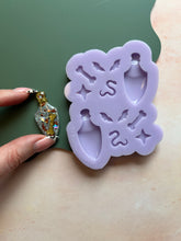 Load image into Gallery viewer, Potion bottle with additions mould - Party night exclusive!
