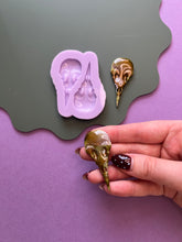 Load image into Gallery viewer, Pre domed bird skull mould
