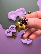 Load image into Gallery viewer, Pre domed ivy leaf moulds
