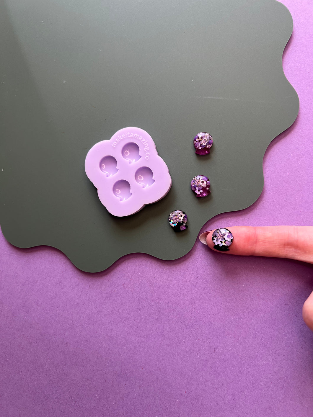 Pre domed crystal ball stud mould