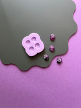 Load image into Gallery viewer, Pre domed crystal ball stud mould
