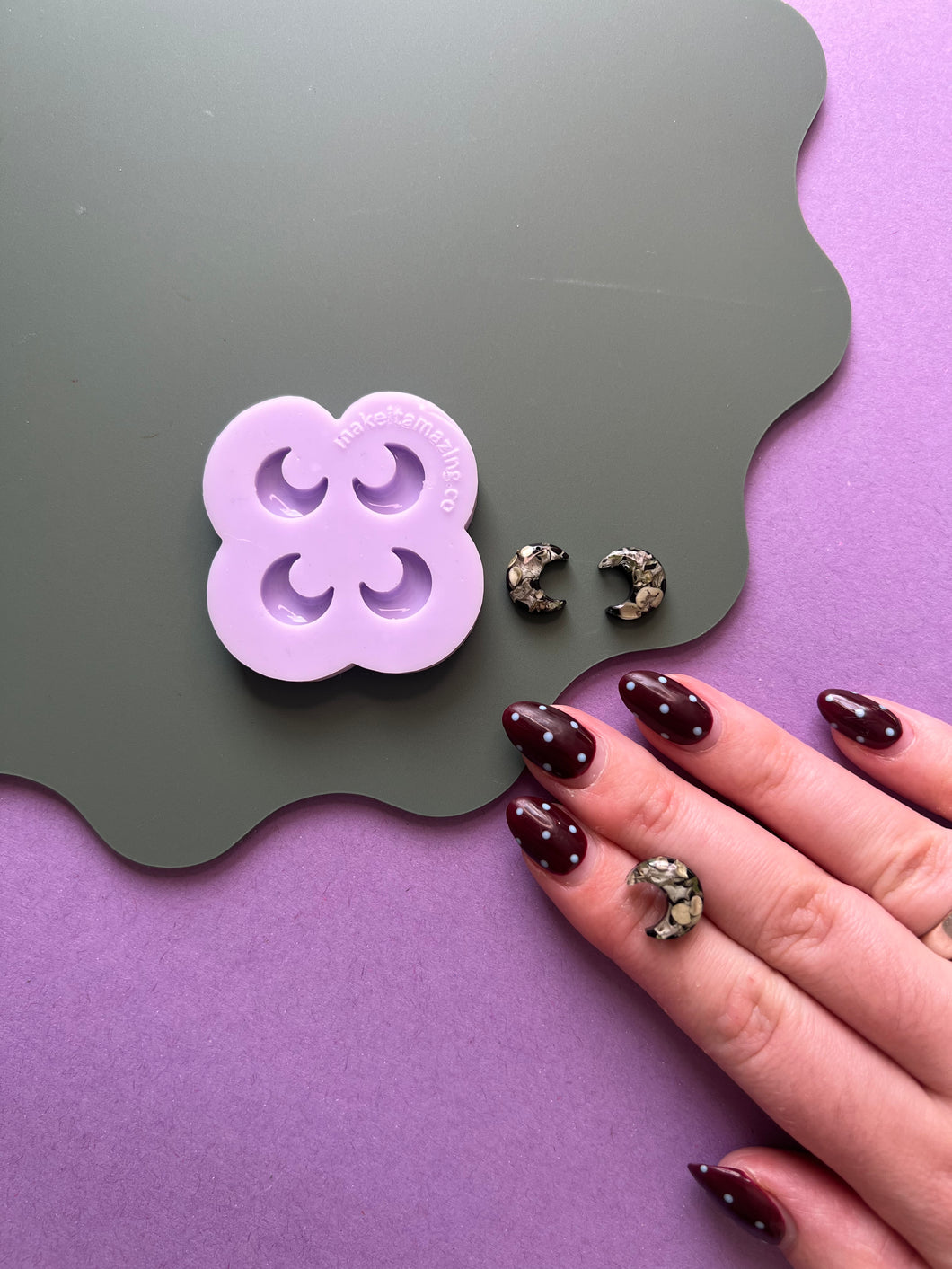 Mini moon stud mould