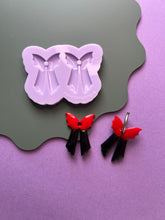 Load image into Gallery viewer, Pre domed bat bow hoop charm mould
