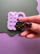 Load image into Gallery viewer, Pre domed crystal ball mould
