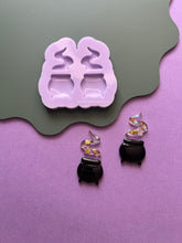 Load image into Gallery viewer, Cauldron with smoke domed mould
