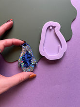 Load image into Gallery viewer, Penguin pre domed decoration/keyring mould
