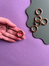 Load image into Gallery viewer, Circle shaped clasp
