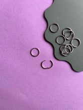 Load image into Gallery viewer, Stainless steel click closure hoops 2cms
