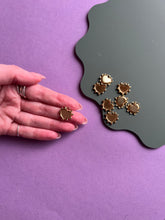 Load image into Gallery viewer, Gold decorative heart closed back bezels
