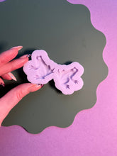 Load image into Gallery viewer, Frog detailed domed mould
