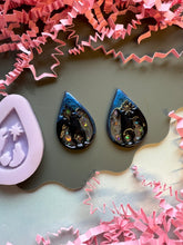 Load image into Gallery viewer, Domed nativity earring mould
