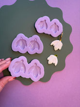 Load image into Gallery viewer, Snowdrop flower domed moulds

