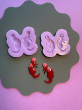 Load image into Gallery viewer, Otter domed moulds
