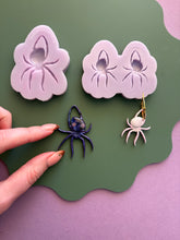 Load image into Gallery viewer, Spring spider domed moulds
