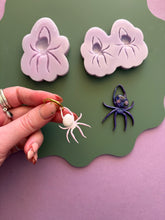 Load image into Gallery viewer, Spring spider domed moulds

