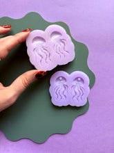 Load image into Gallery viewer, Pre domed &amp; detailed jellyfish moulds
